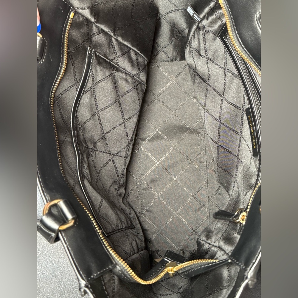 Michael Kors purse - Picture 8 of 9